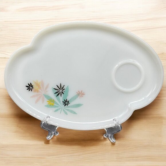 Vtg 60s Atomic Leaf Federal Glass Snack Plate Milk Glass Mary Jane MCM - Picture 1 of 10